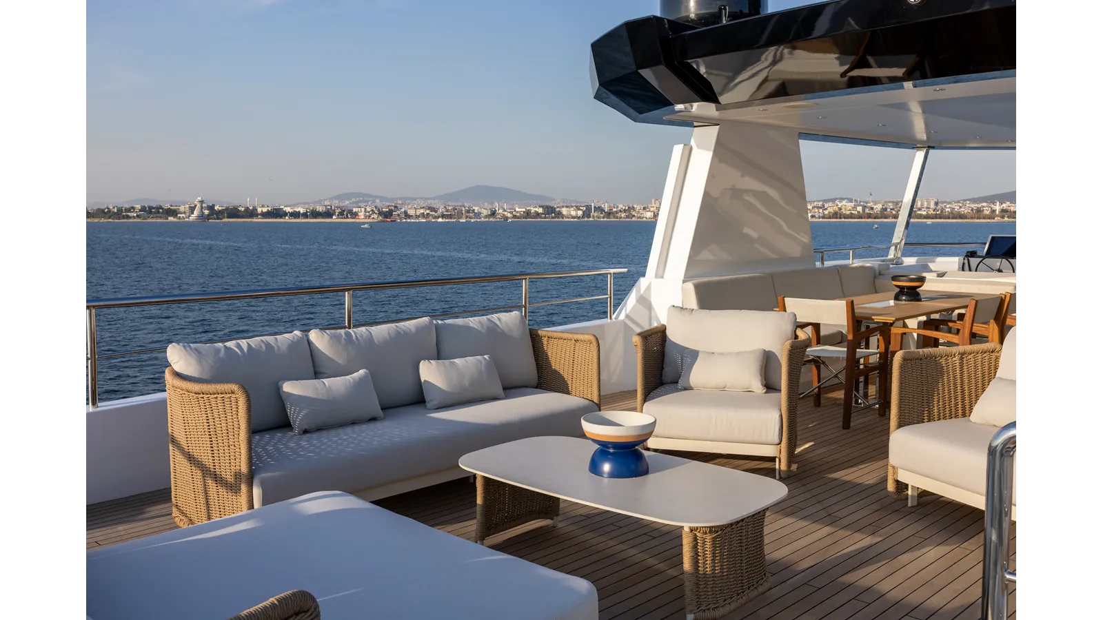 BEE EXPLORER Art Shipyard