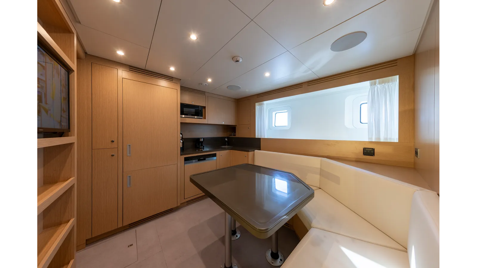 Стоимость яхты BEE EXPLORER - CUSTOM