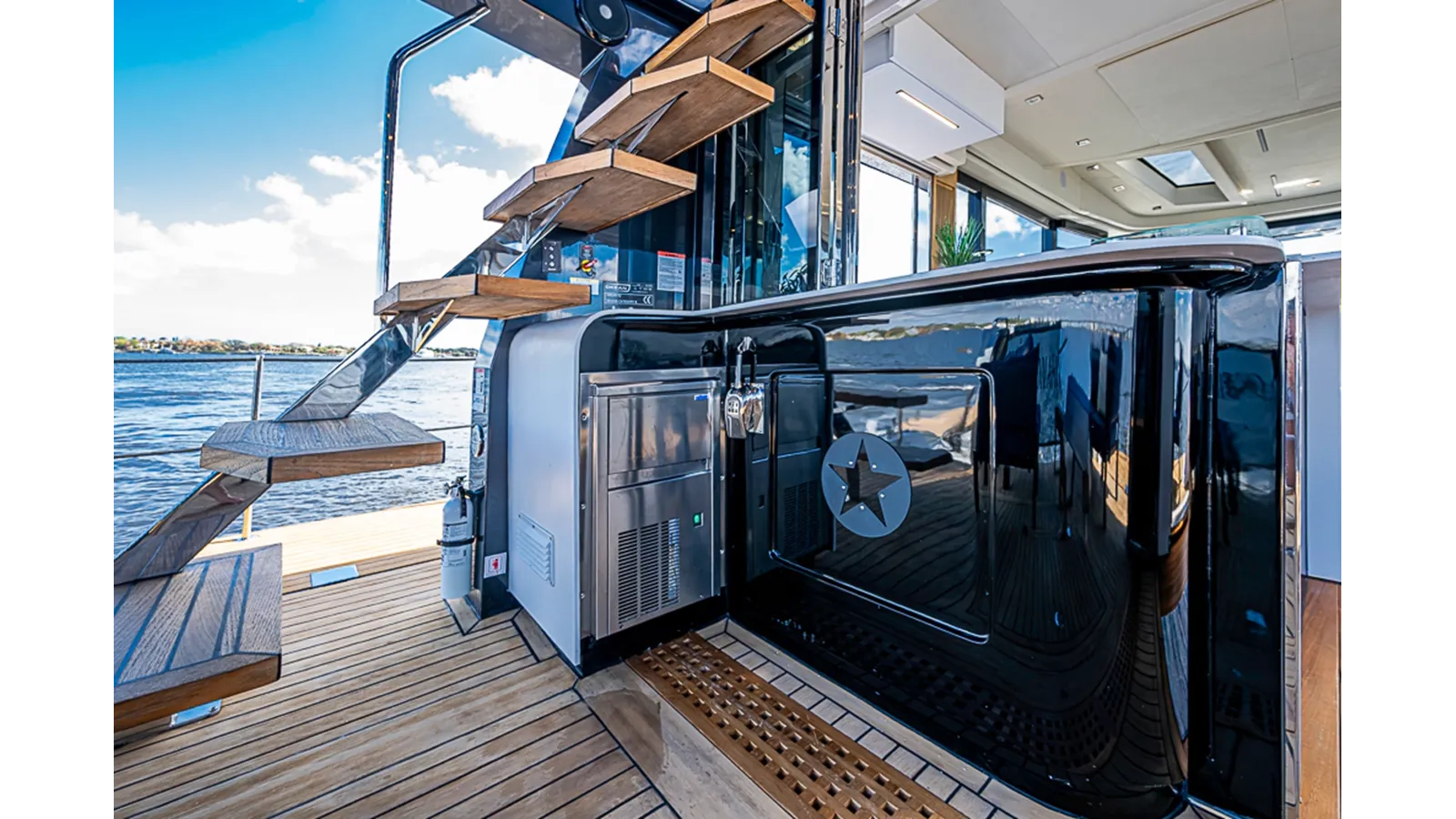 Лучшая цена на MONARCH 52 Fly