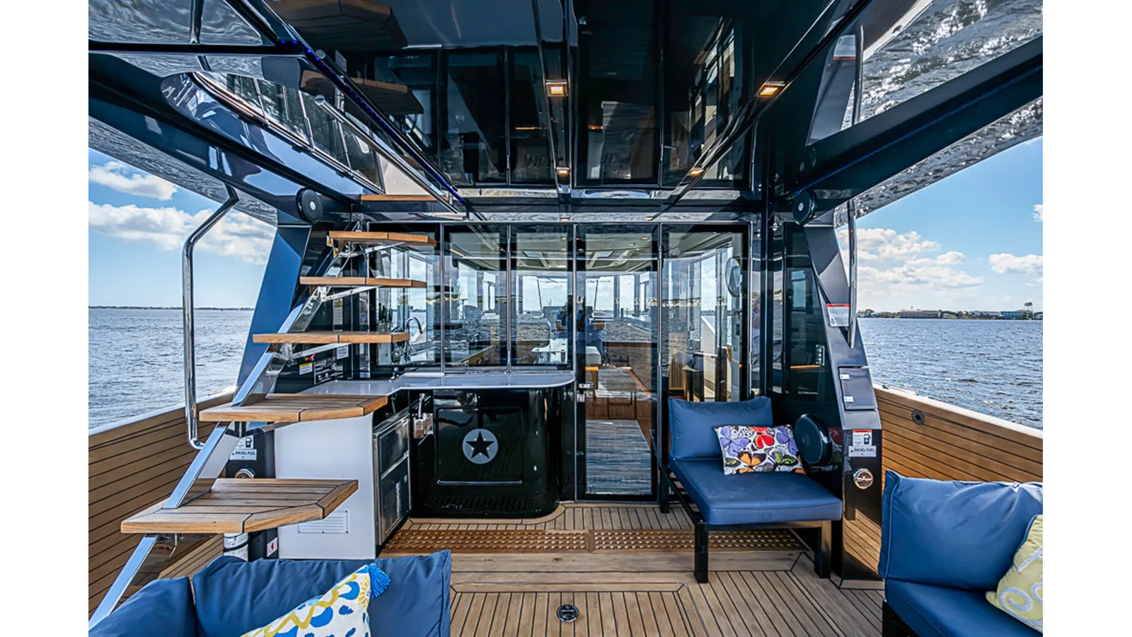 Купить яхту MONARCH - OKEAN YACHTS в Shestakov Yacht Sales