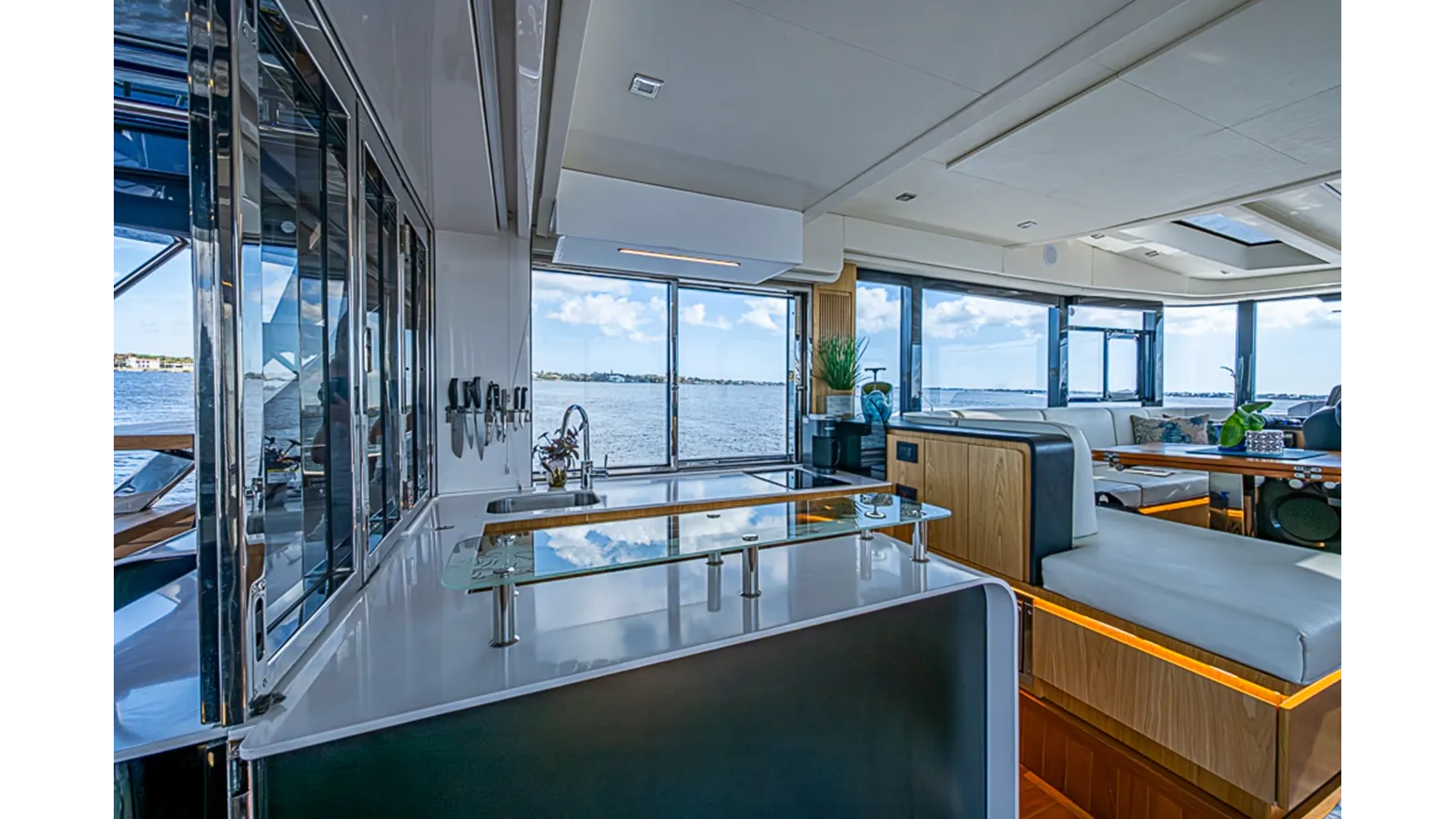 Стоимость яхты MONARCH