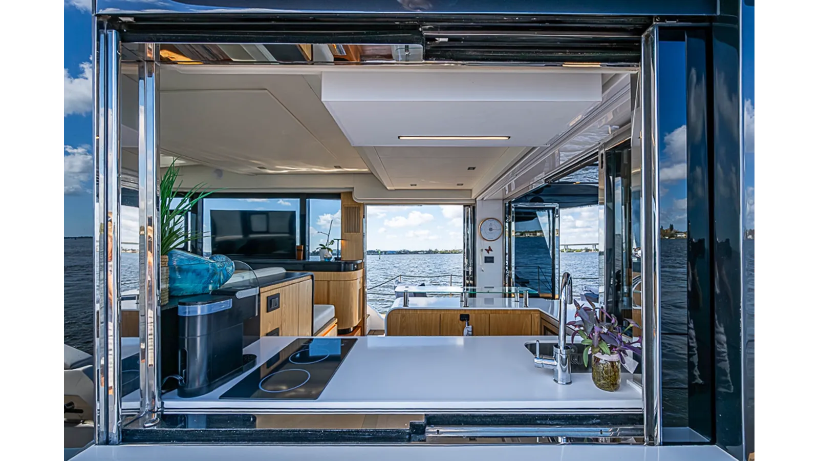 Купить яхту MONARCH - OKEAN YACHTS в Shestakov Yacht Sales