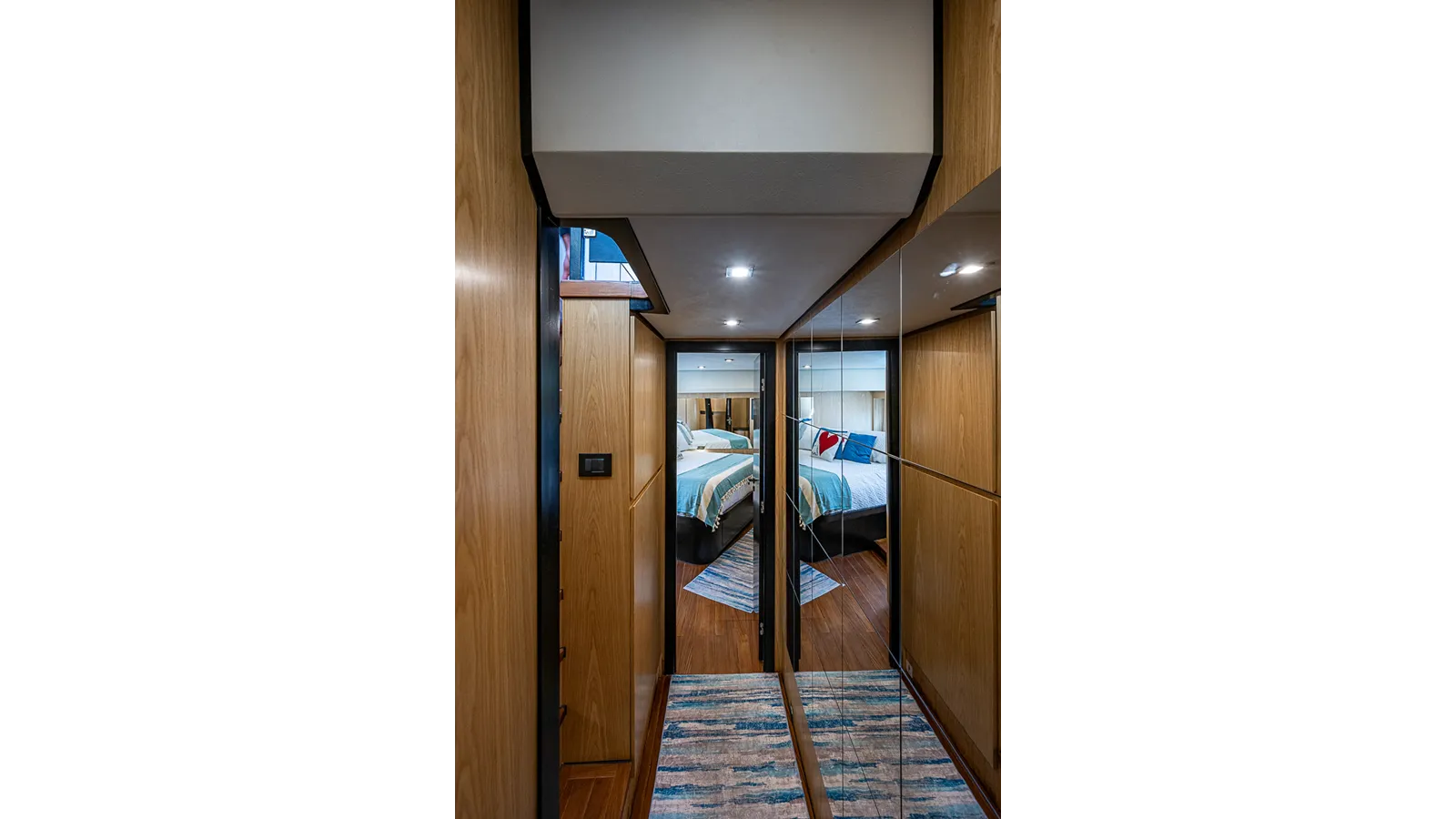 Продажа яхты MONARCH 52 Fly