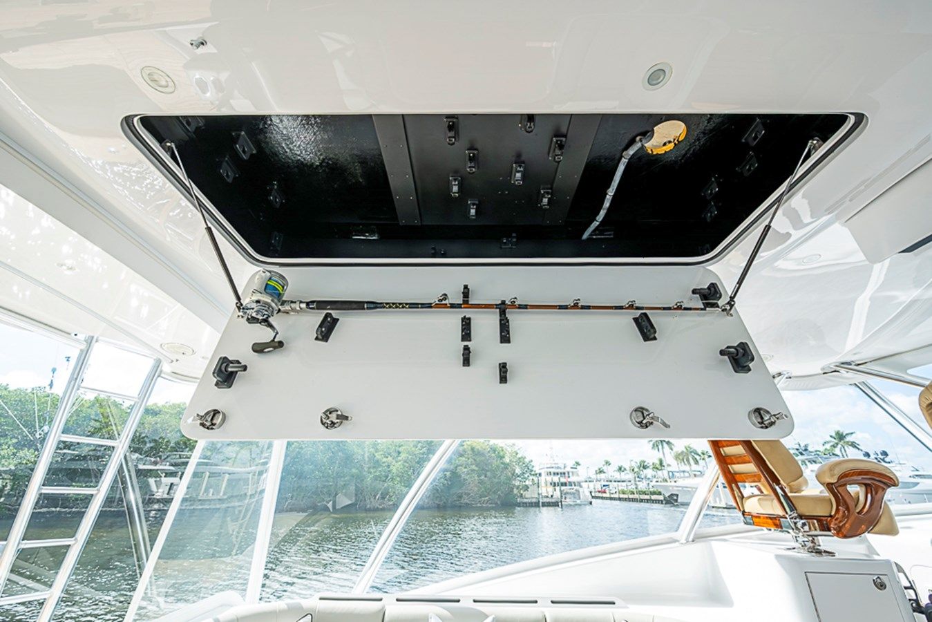 Buy a yacht FIRST LIGHT - WINTER CUSTOM YACHTS