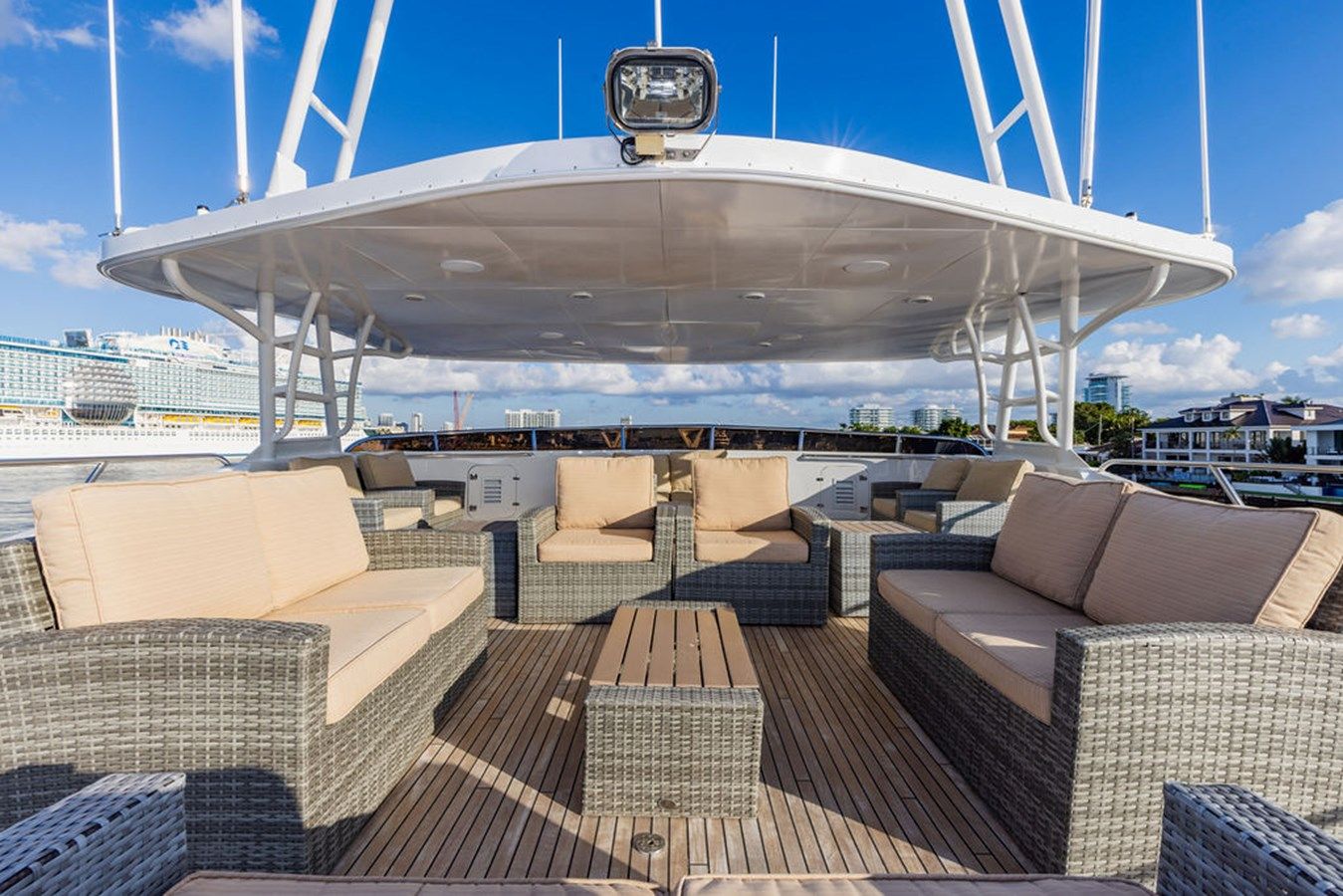 Купить яхту EMPIRE SEA - CRYSTAL YACHT в Shestakov Yacht Sales