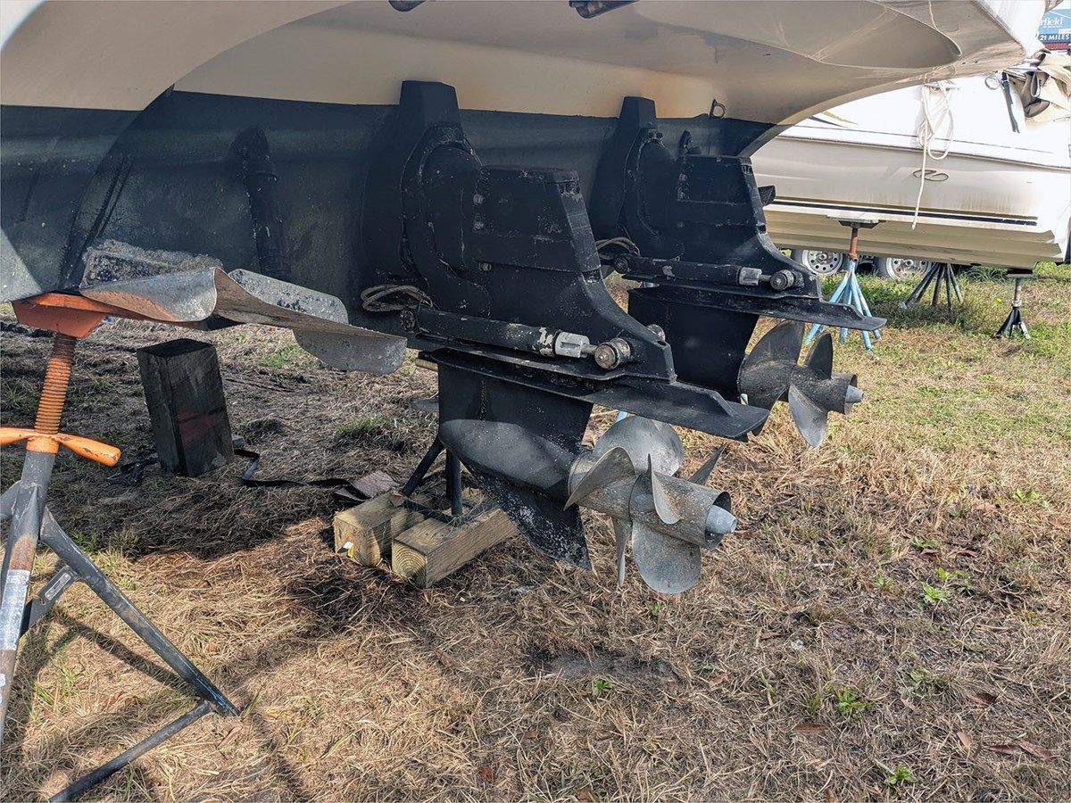 the best price on 33' Bayliner 2006 325 33