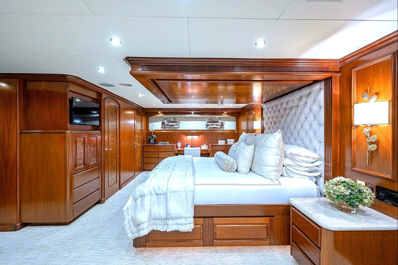 Купить яхту LA SIRENA в Shestakov Yacht Sales