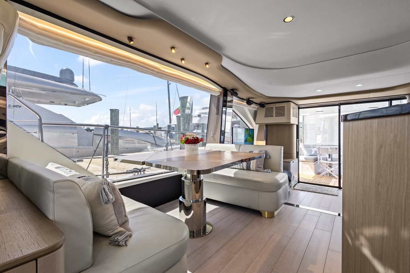 the best price on Auora - Azimut Yachts