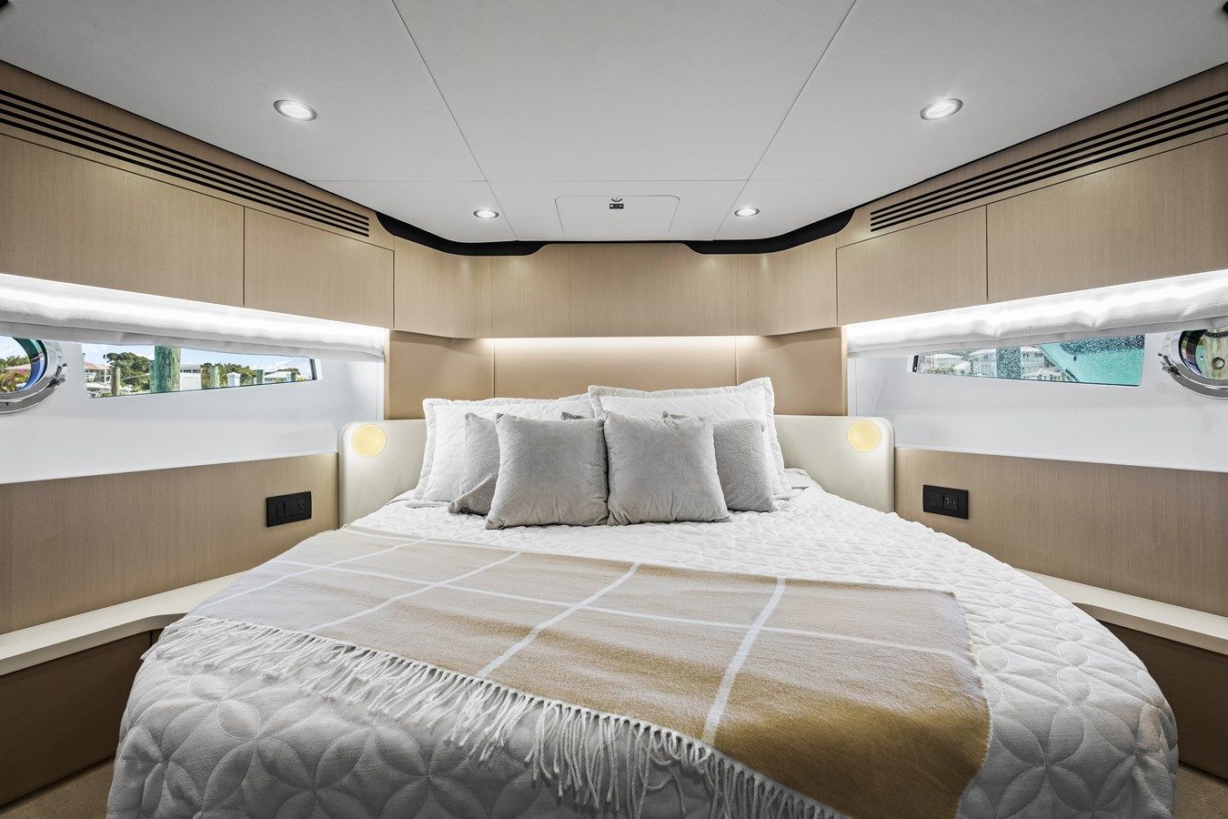 Buy a yacht Auora 2023