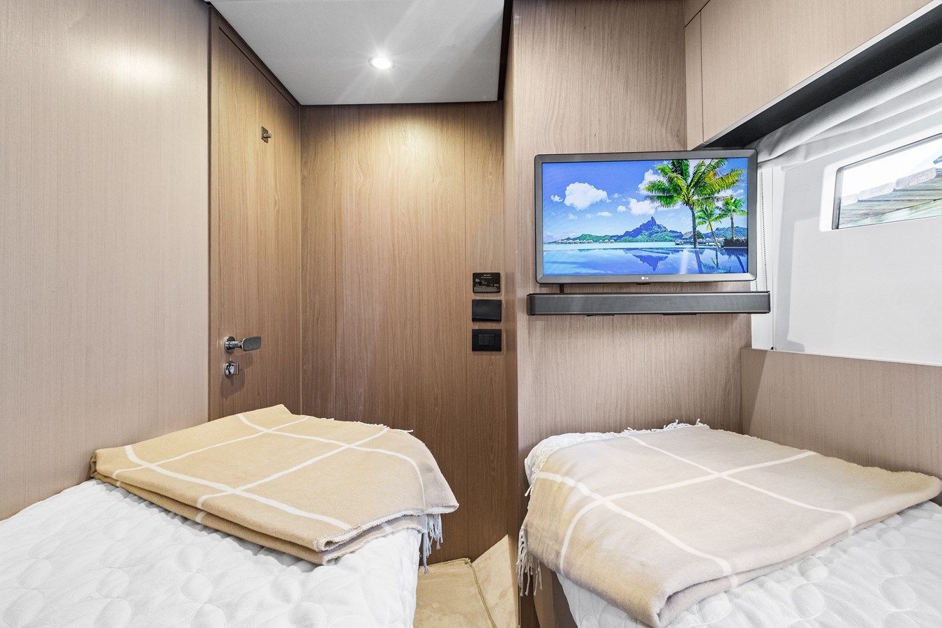 Buy a Auora - Azimut Yachts at Shestakov Yacht Sales