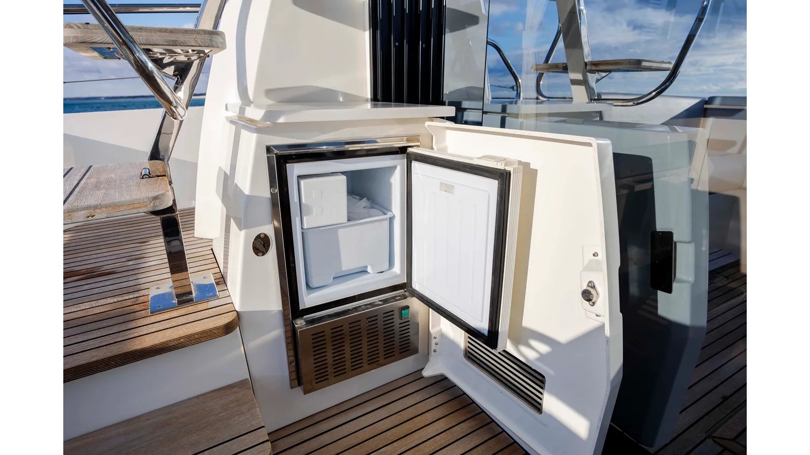 Стоимость яхты NEVER LOST - PRESTIGE