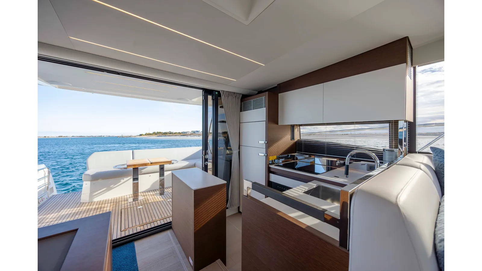 Купить яхту NEVER LOST 520 в Shestakov Yacht Sales