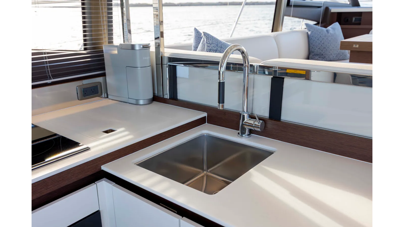 Лучшая цена на NEVER LOST 2023