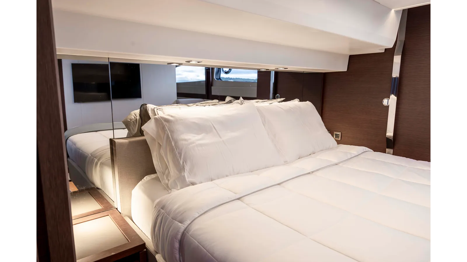 Купить яхту NEVER LOST - PRESTIGE в Shestakov Yacht Sales