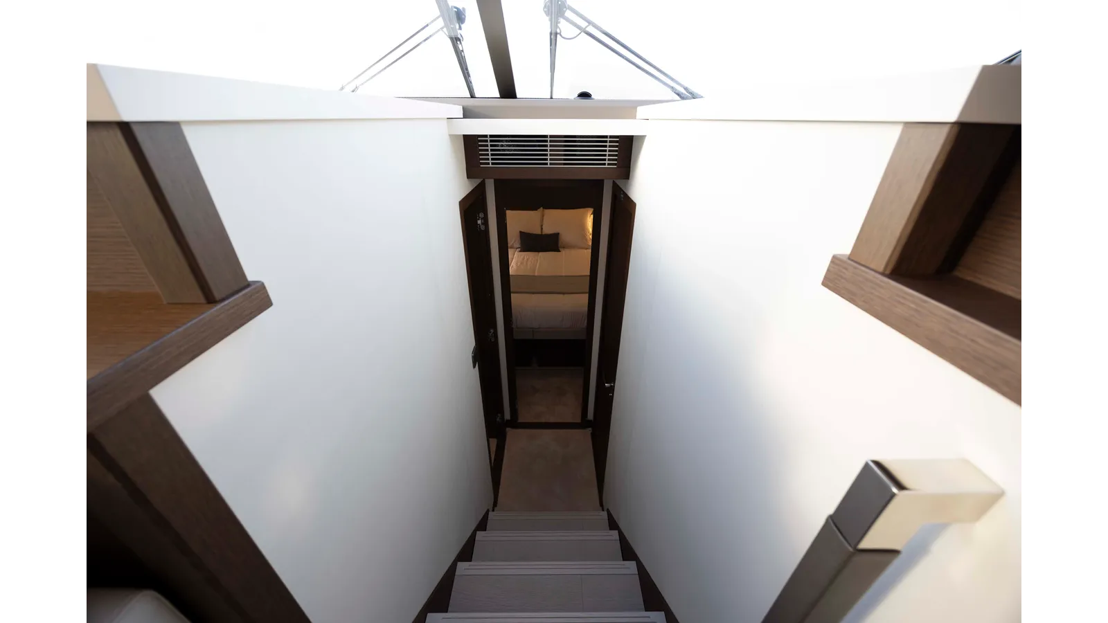 Купить яхту NEVER LOST в Shestakov Yacht Sales