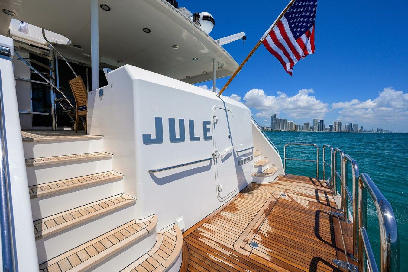 Buy a yacht JULE 2005