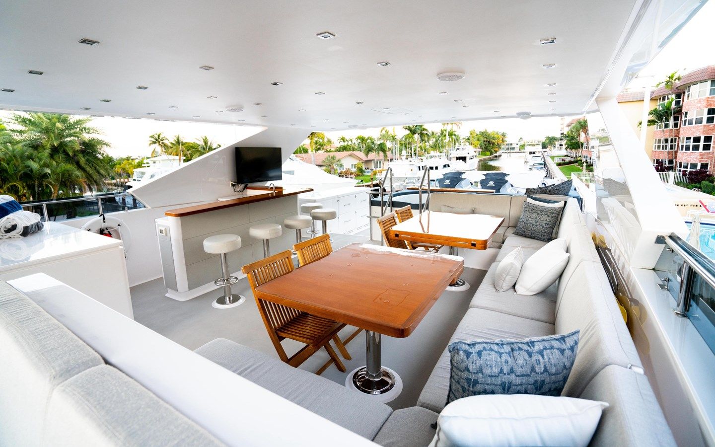 Buy a yacht Second Amendment Raised Pilothouse