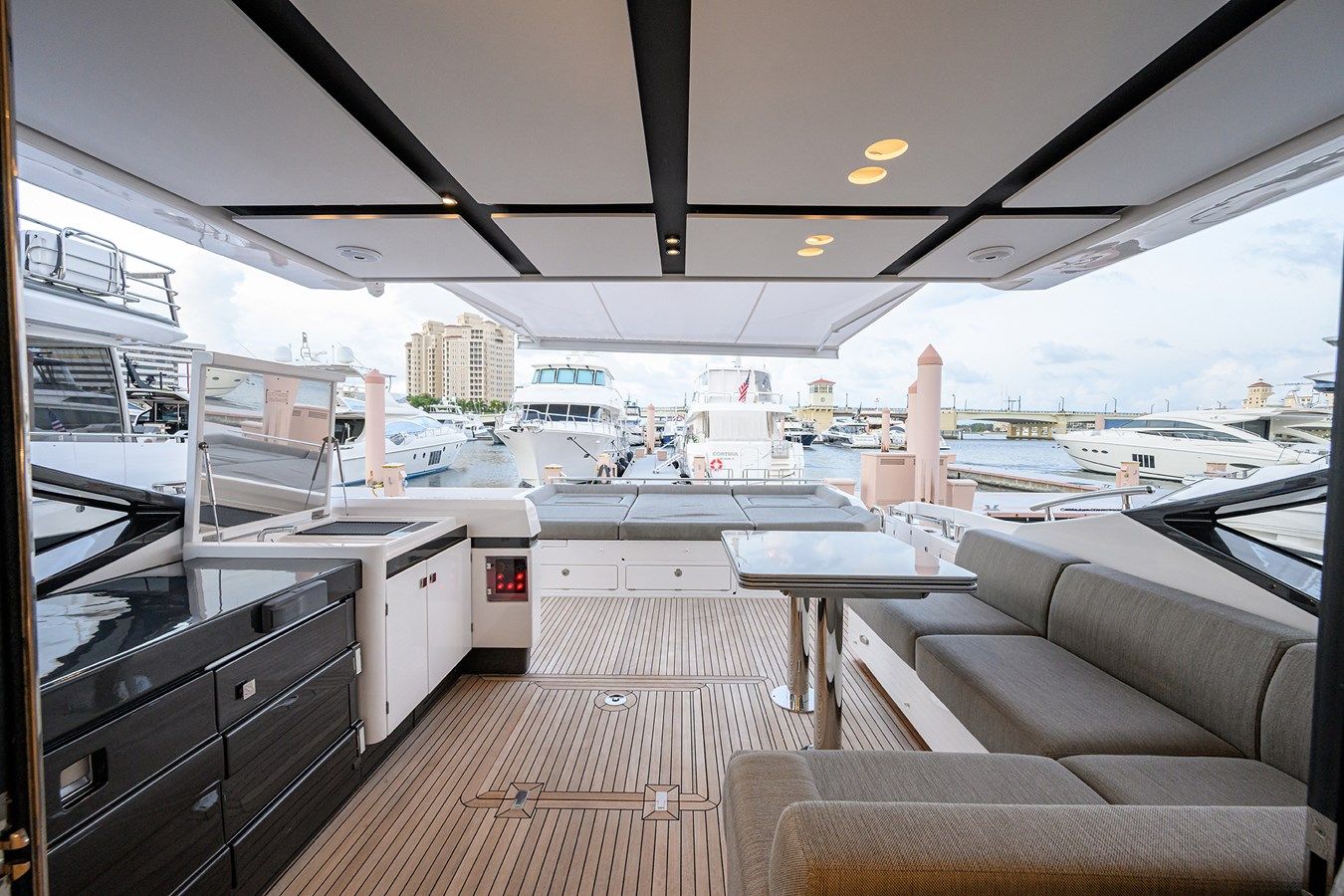 A CHECKERED PAST - Azimut Yachts