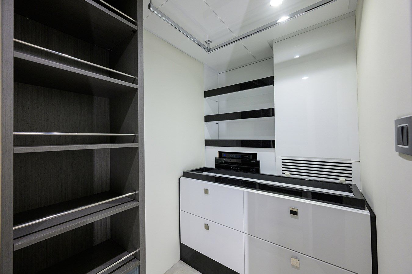 Buy a yacht A CHECKERED PAST - Azimut Yachts