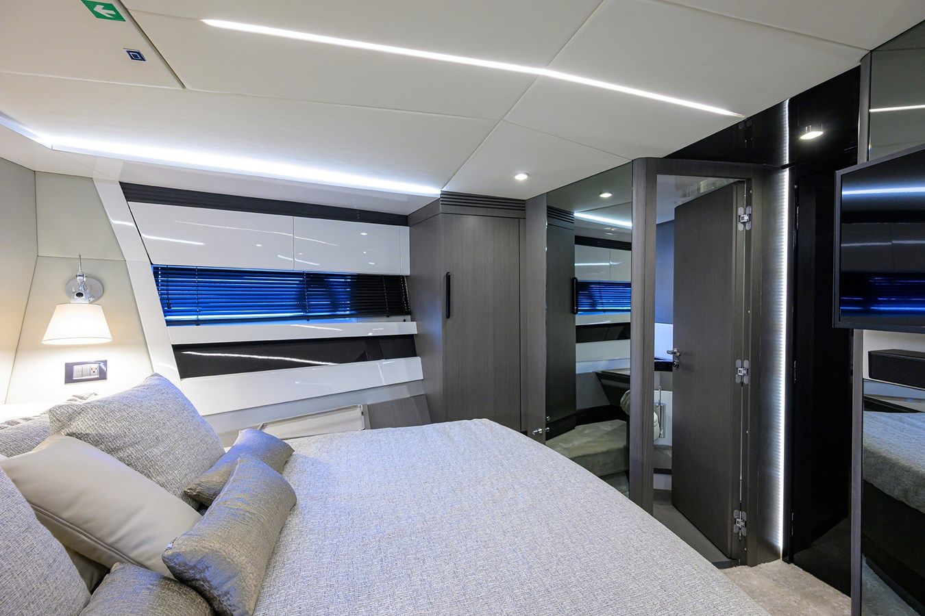 Buy a yacht A CHECKERED PAST - Azimut Yachts