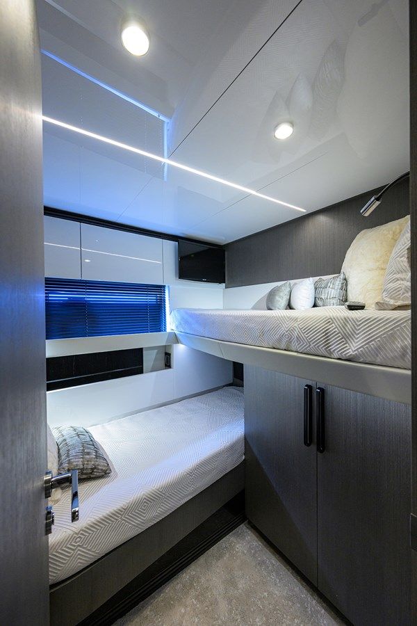 A CHECKERED PAST - Azimut Yachts