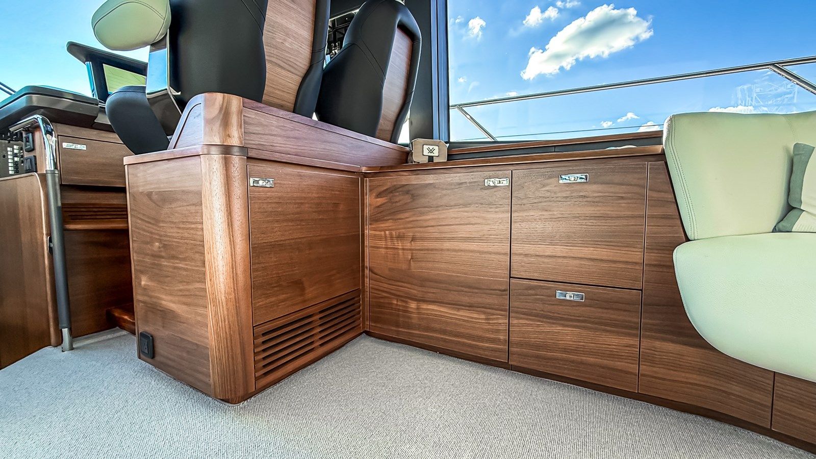 Buy a yacht NAUTILUS