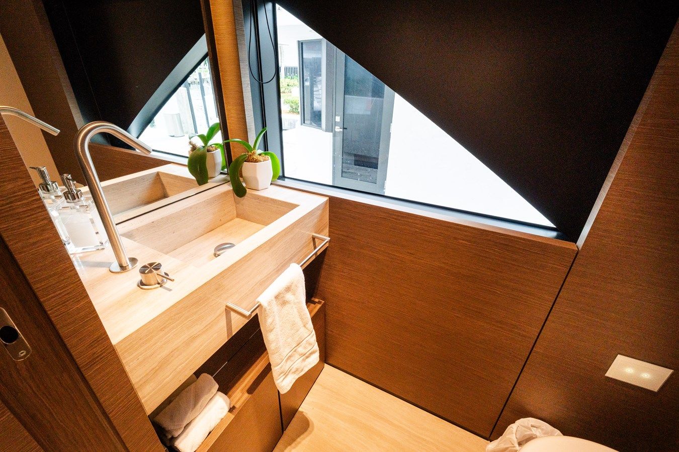 the best price on AMITY 108