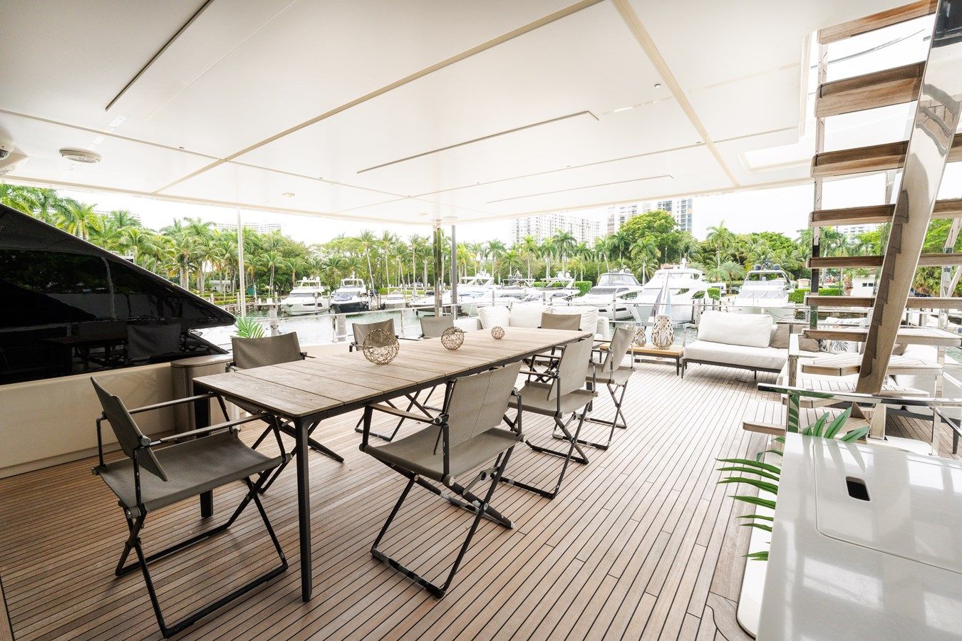 the best price on AMITY - Custom Line