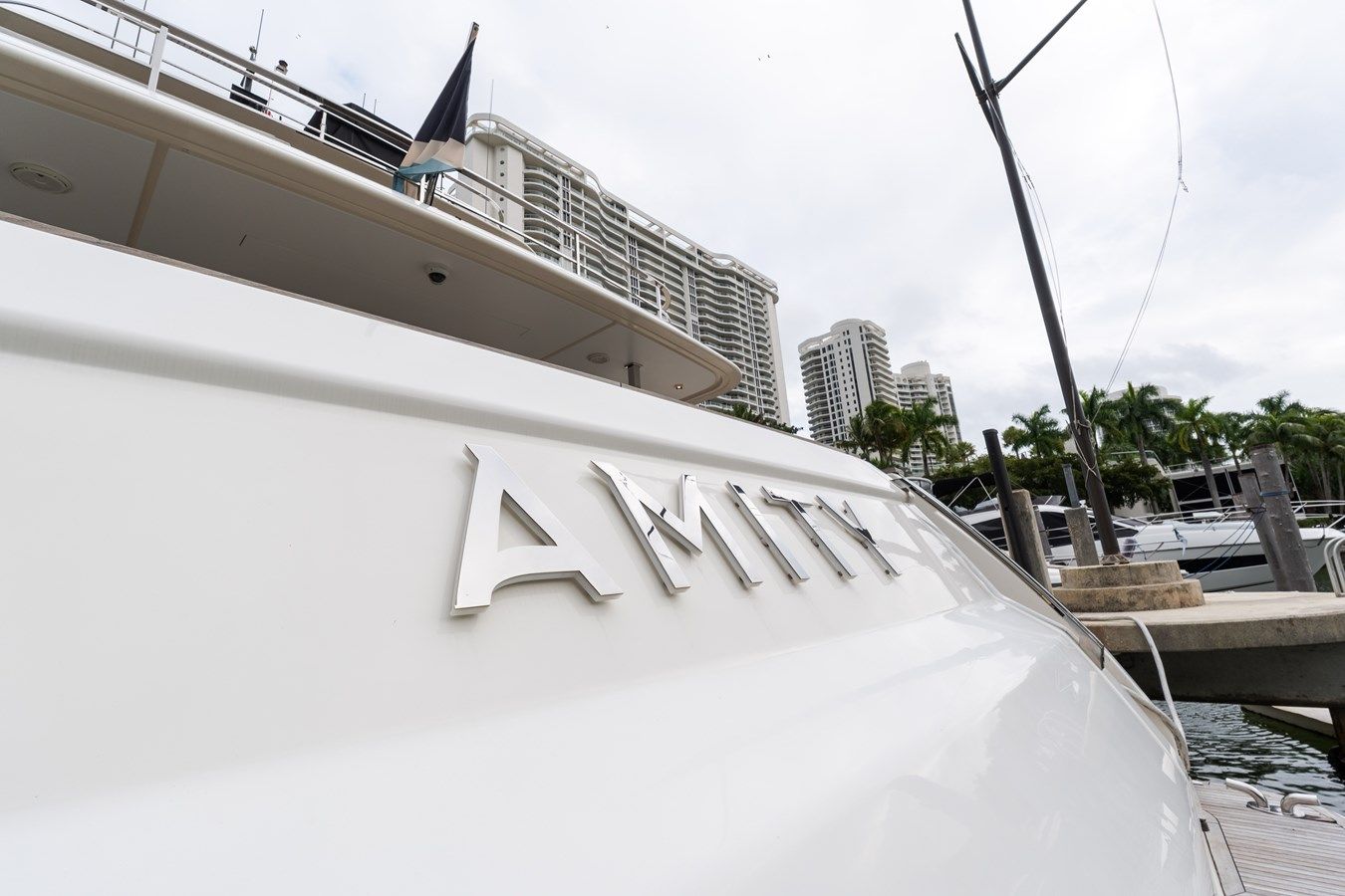 the best price on AMITY - Custom Line