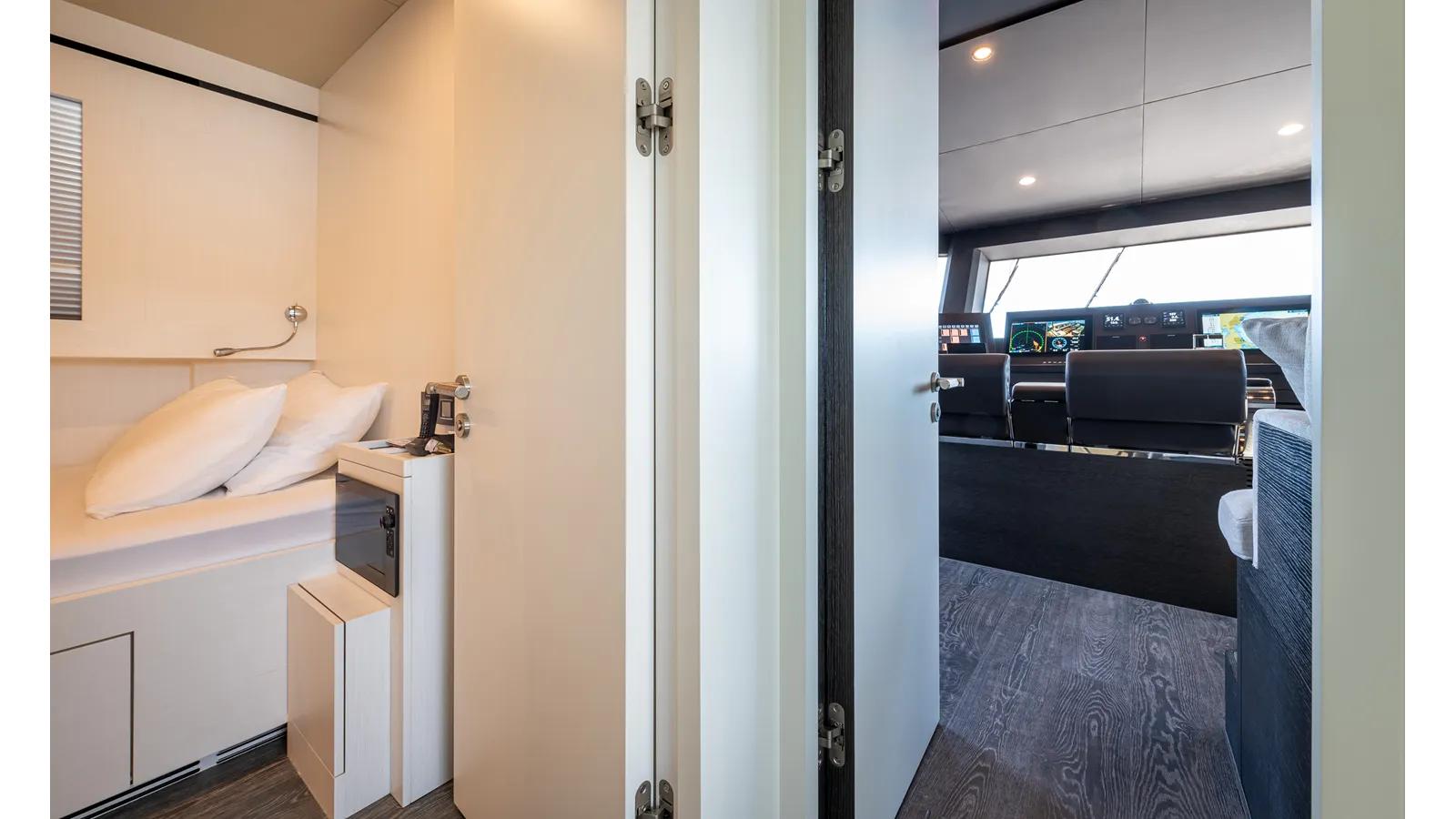 Buy a NUMARINE 37XP-21 - Numarine at Shestakov Yacht Sales