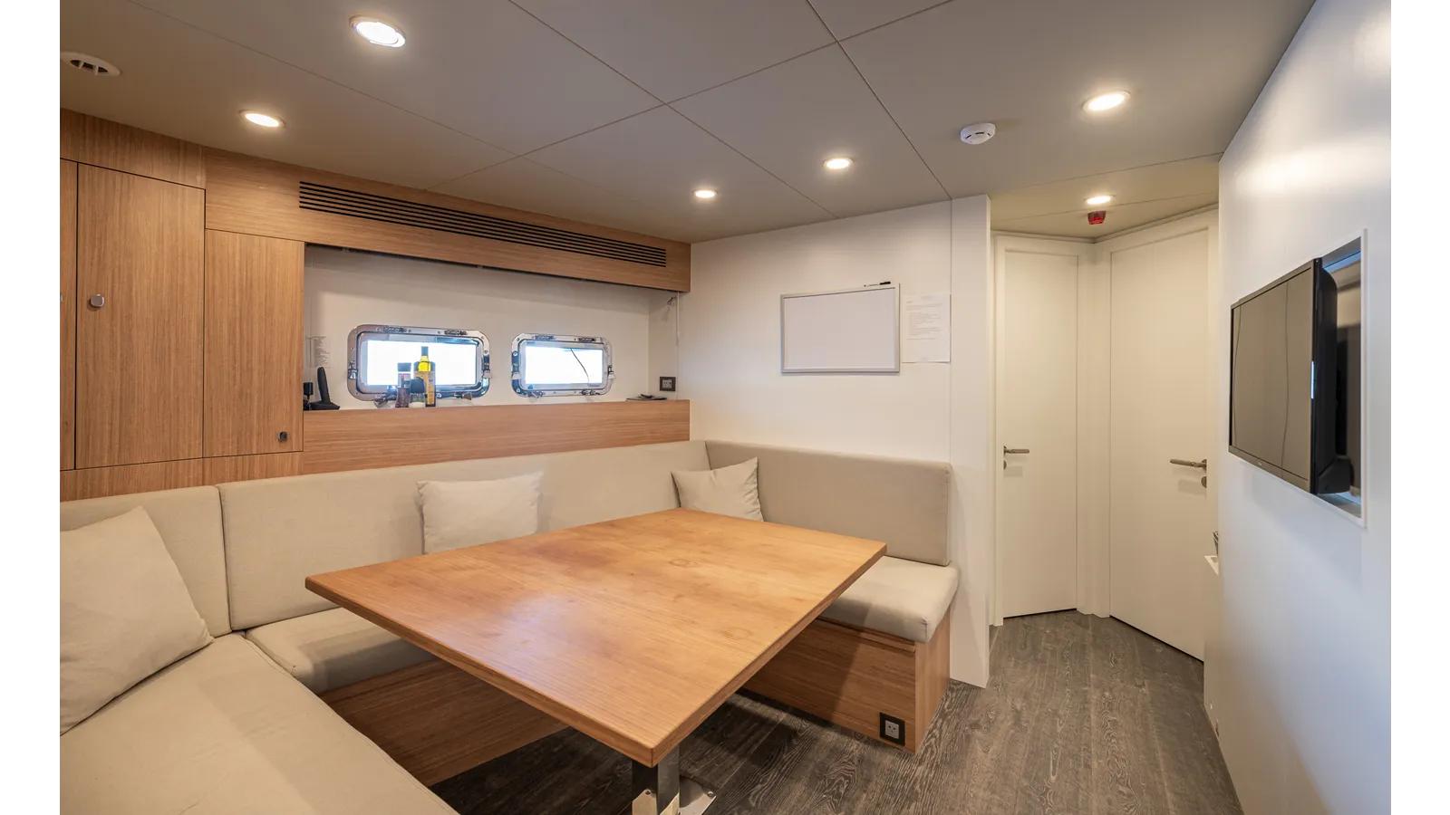 the best price on NUMARINE 37XP-21