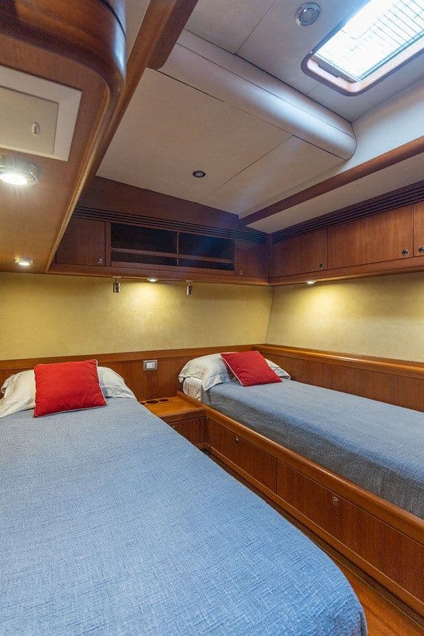 Купить яхту ROAD TAKEN - SOUTHERN WIND SHIPYARDS в Shestakov Yacht Sales