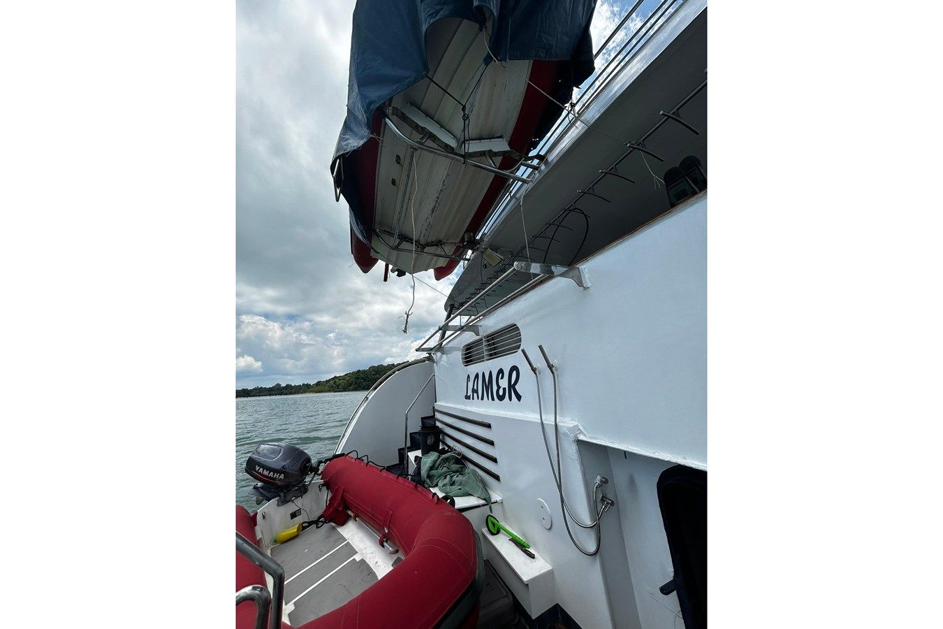 the best price on La Mer 2003