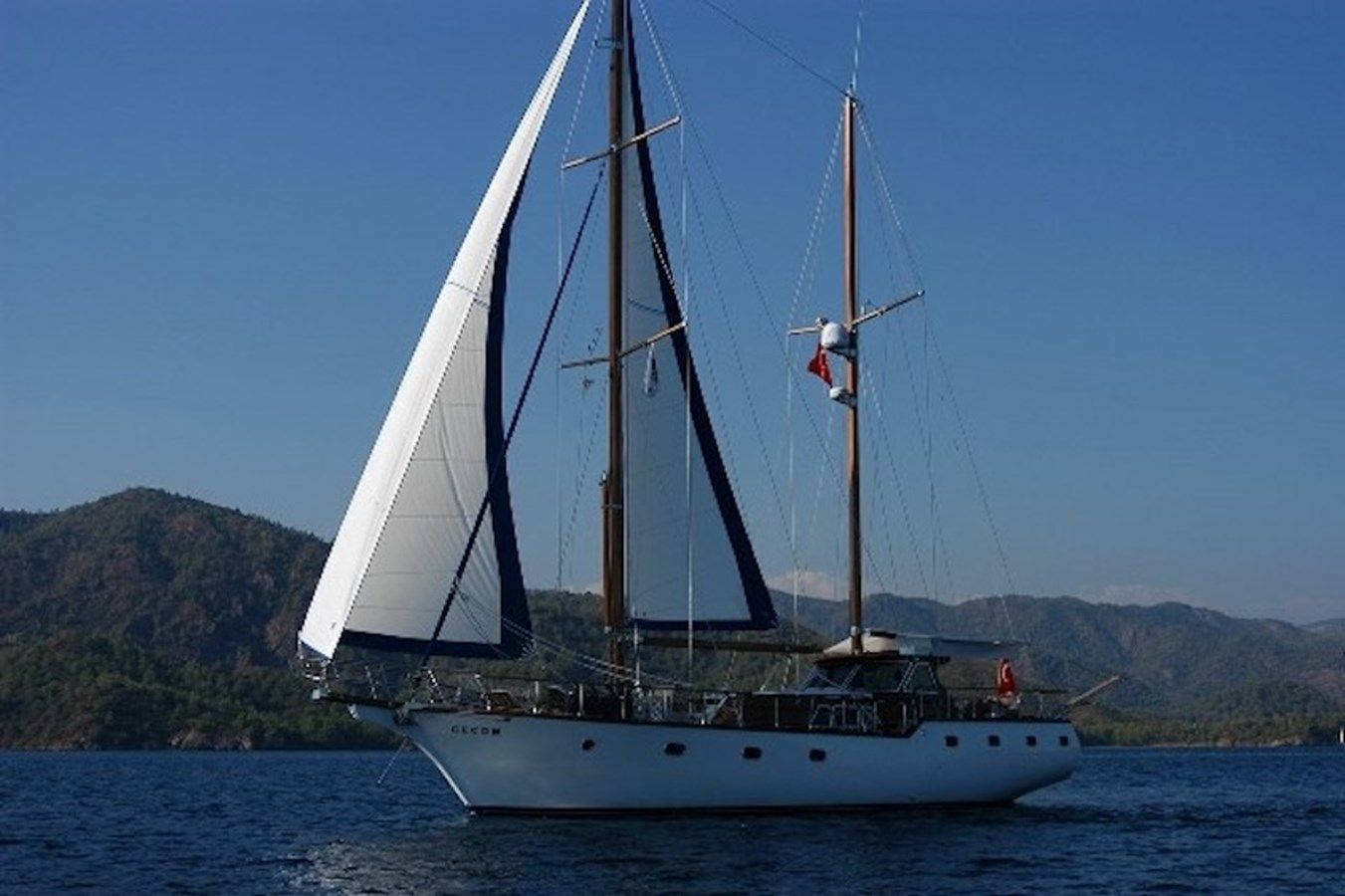 the best price on 19 M Motorsailor