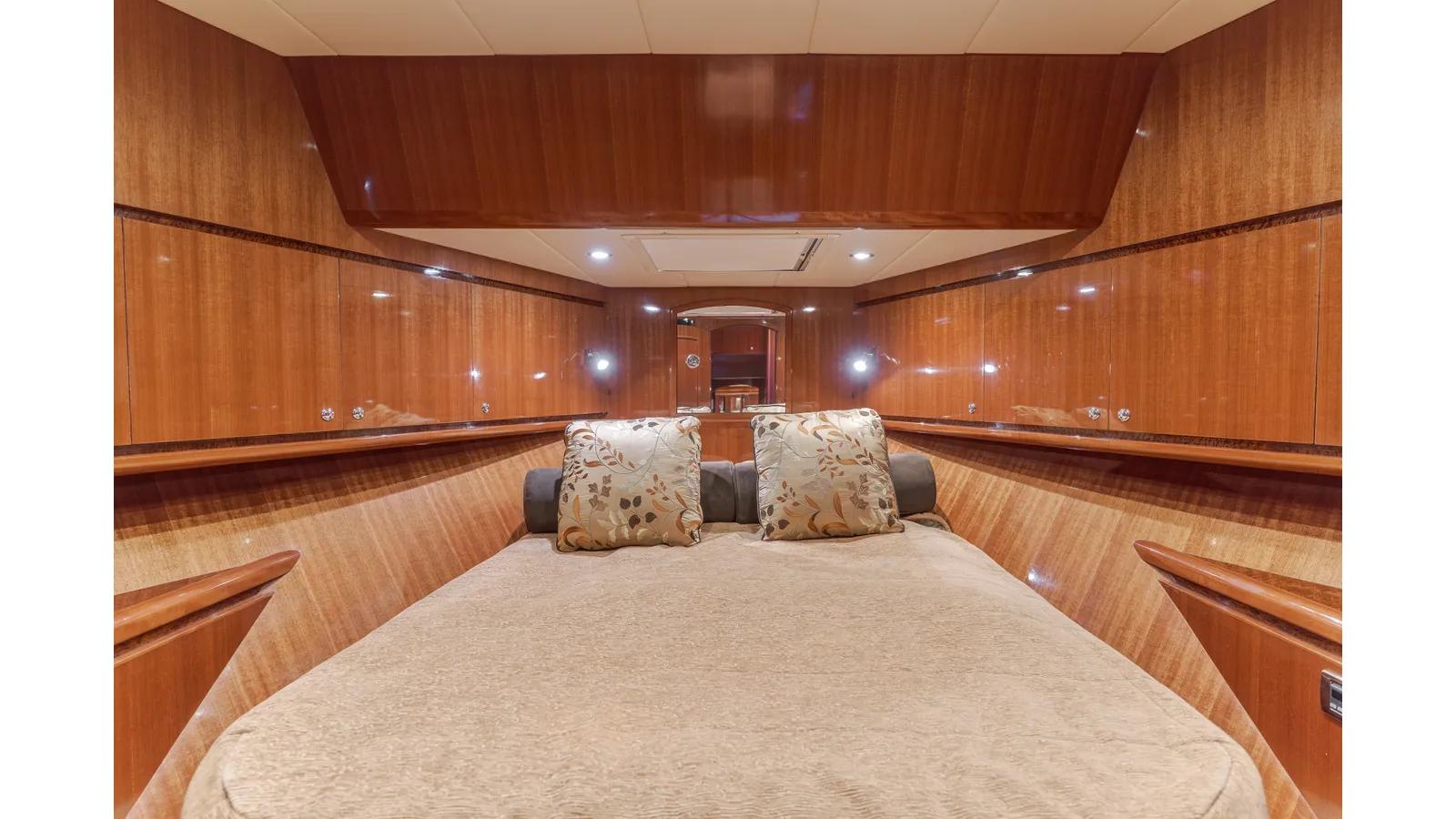 Buy a MALOU - HAMPTON YACHTS at Shestakov Yacht Sales