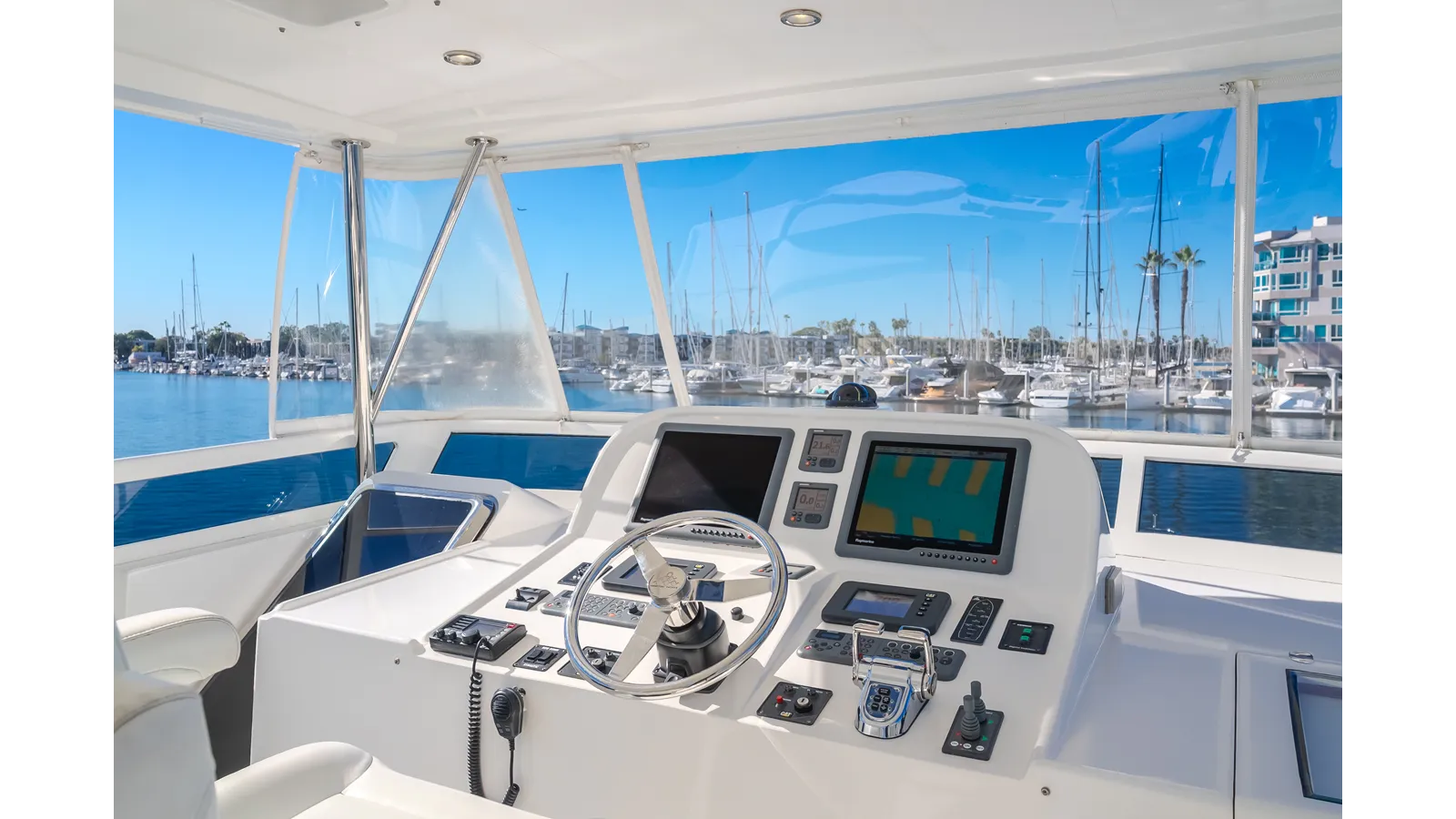 Лучшая цена на MALOU - HAMPTON YACHTS