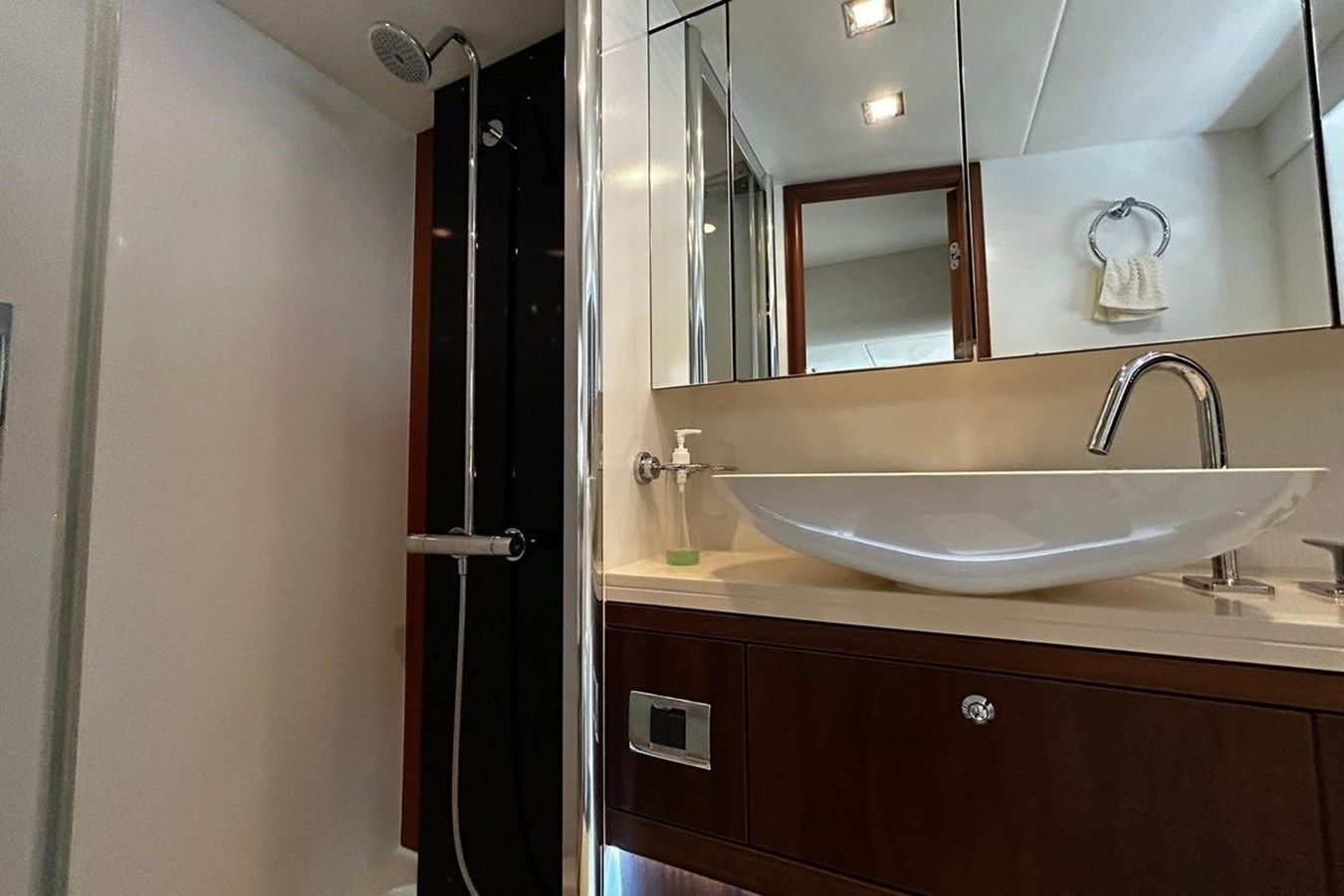 Buy a Capital Sea Manhattan 60 at Shestakov Yacht Sales