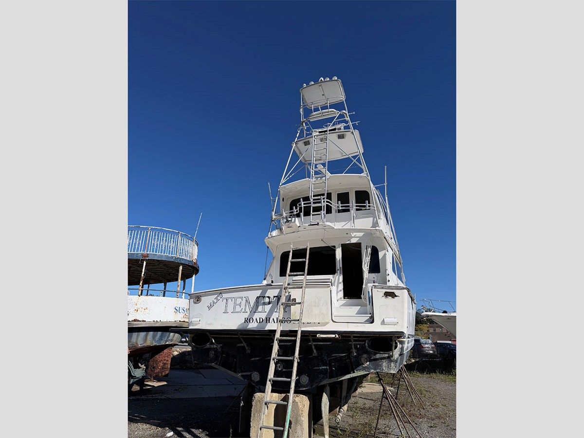 Лучшая цена на 65' Viking 2000 Convertible 2000