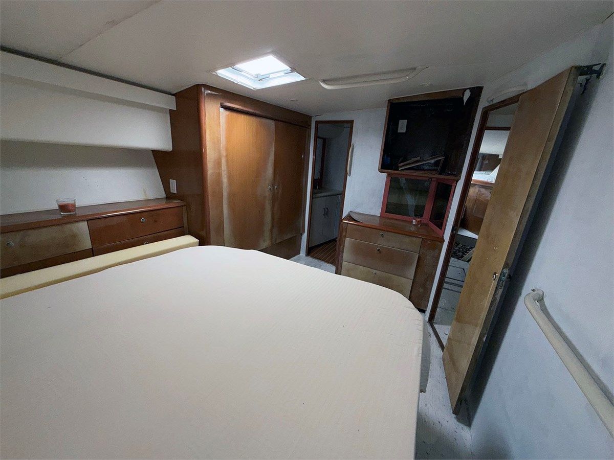 Купить яхту 65' Viking 2000 Convertible 2000 в Shestakov Yacht Sales