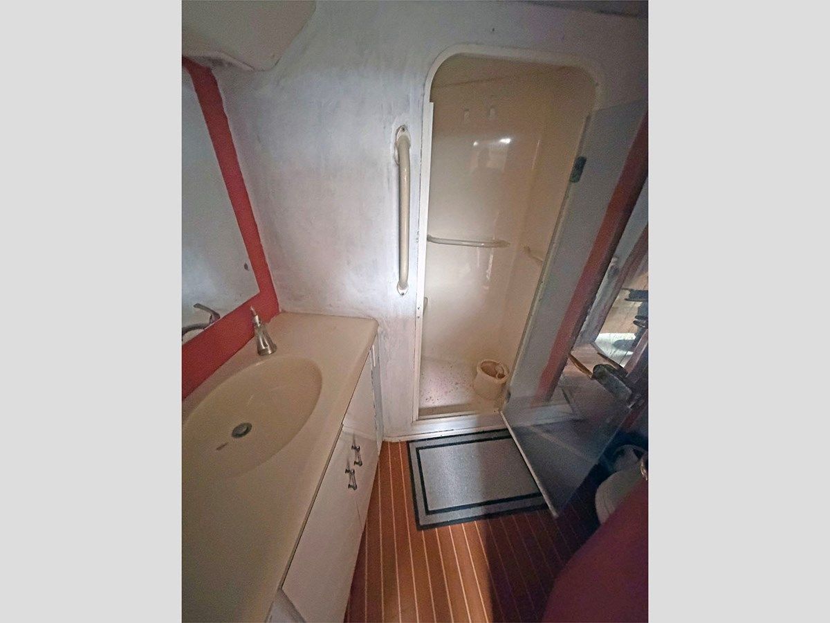 65' Viking 2000 Convertible 65