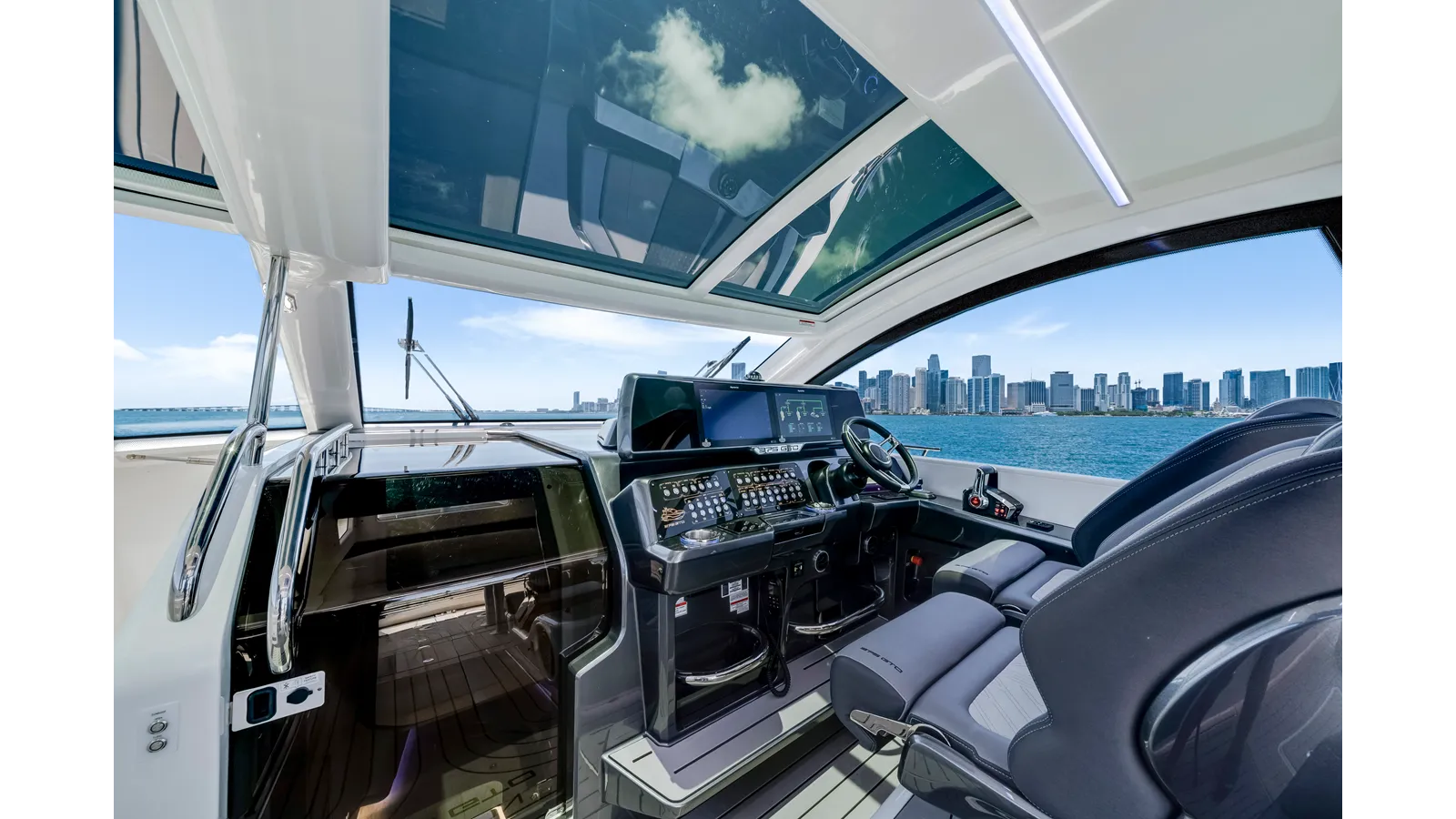 Купить яхту Only 60 hrs! 375 GTO в Shestakov Yacht Sales