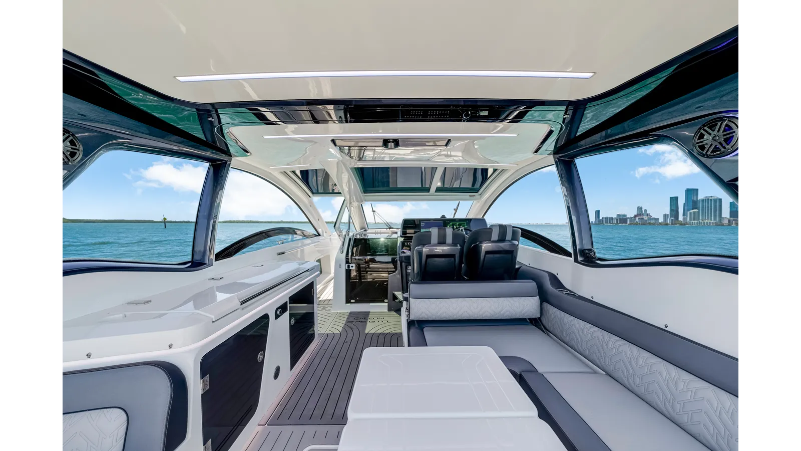 Купить яхту Only 60 hrs! в Shestakov Yacht Sales