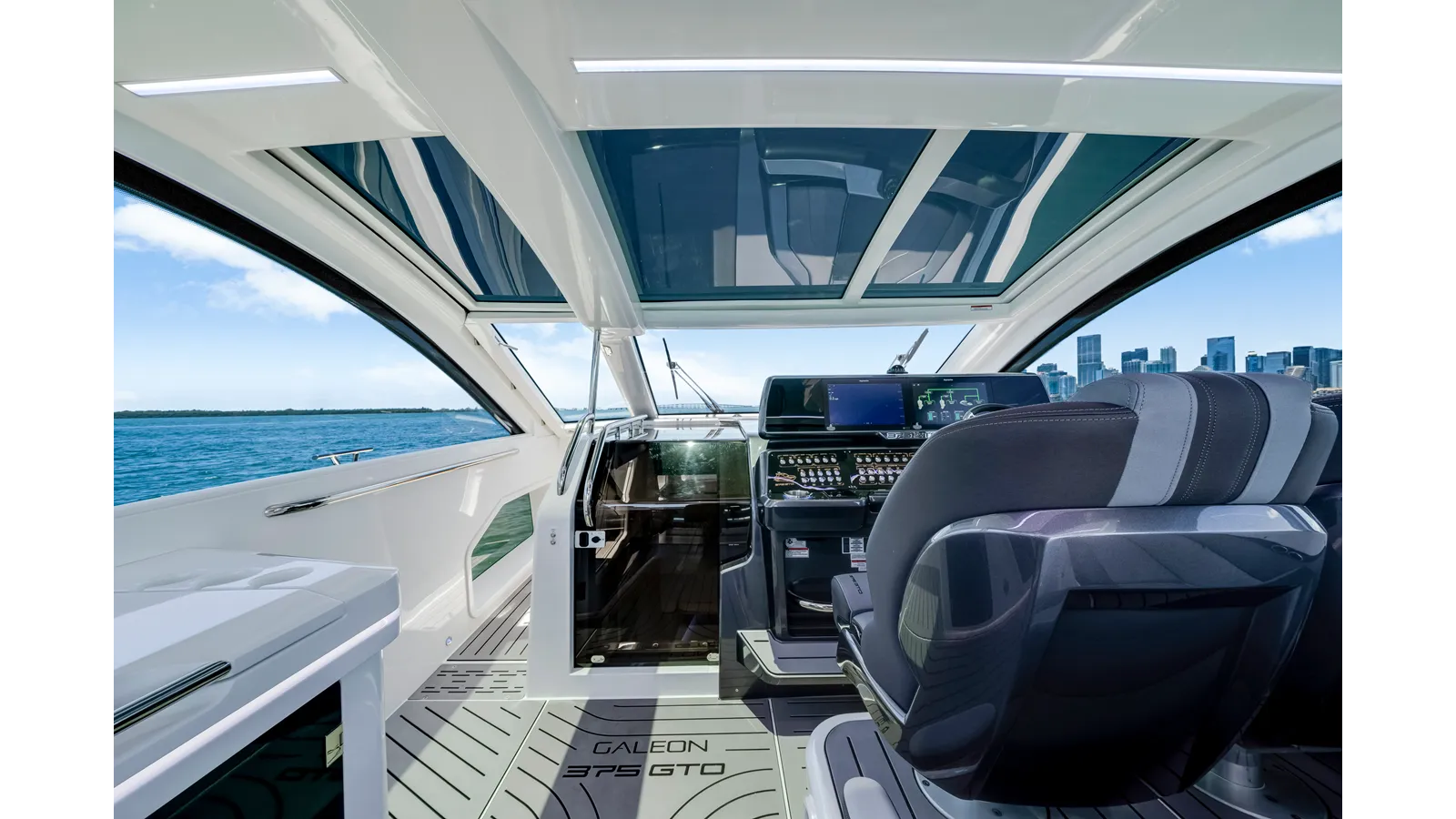 Купить яхту Only 60 hrs! 375 GTO в Shestakov Yacht Sales