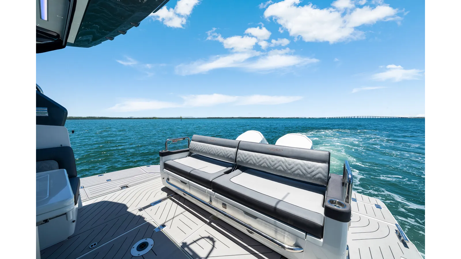 Купить яхту Only 60 hrs! 2023 в Shestakov Yacht Sales