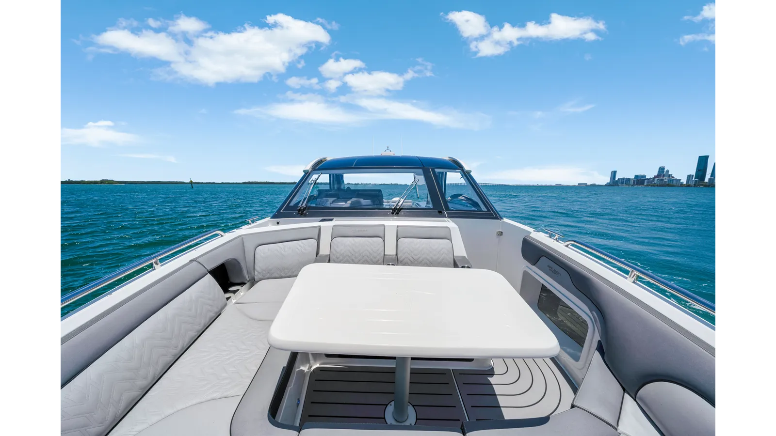 Продажа яхты Only 60 hrs!