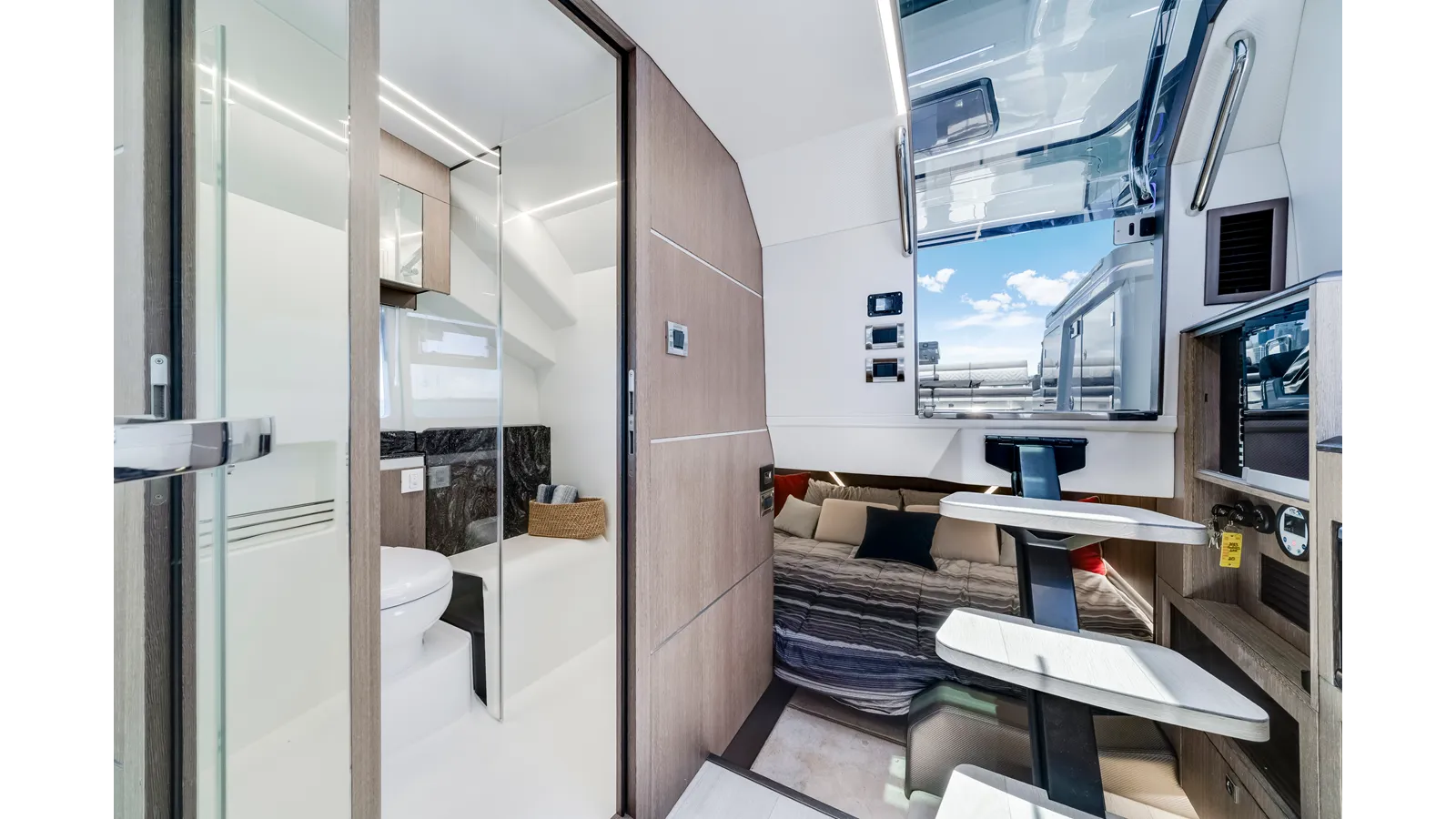 Купить яхту Only 60 hrs! 375 GTO в Shestakov Yacht Sales