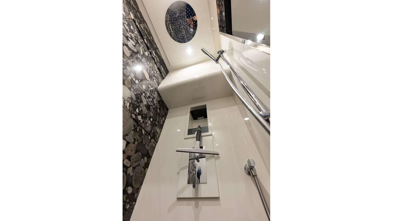 the best price on Satisfaction - Azimut Yachts