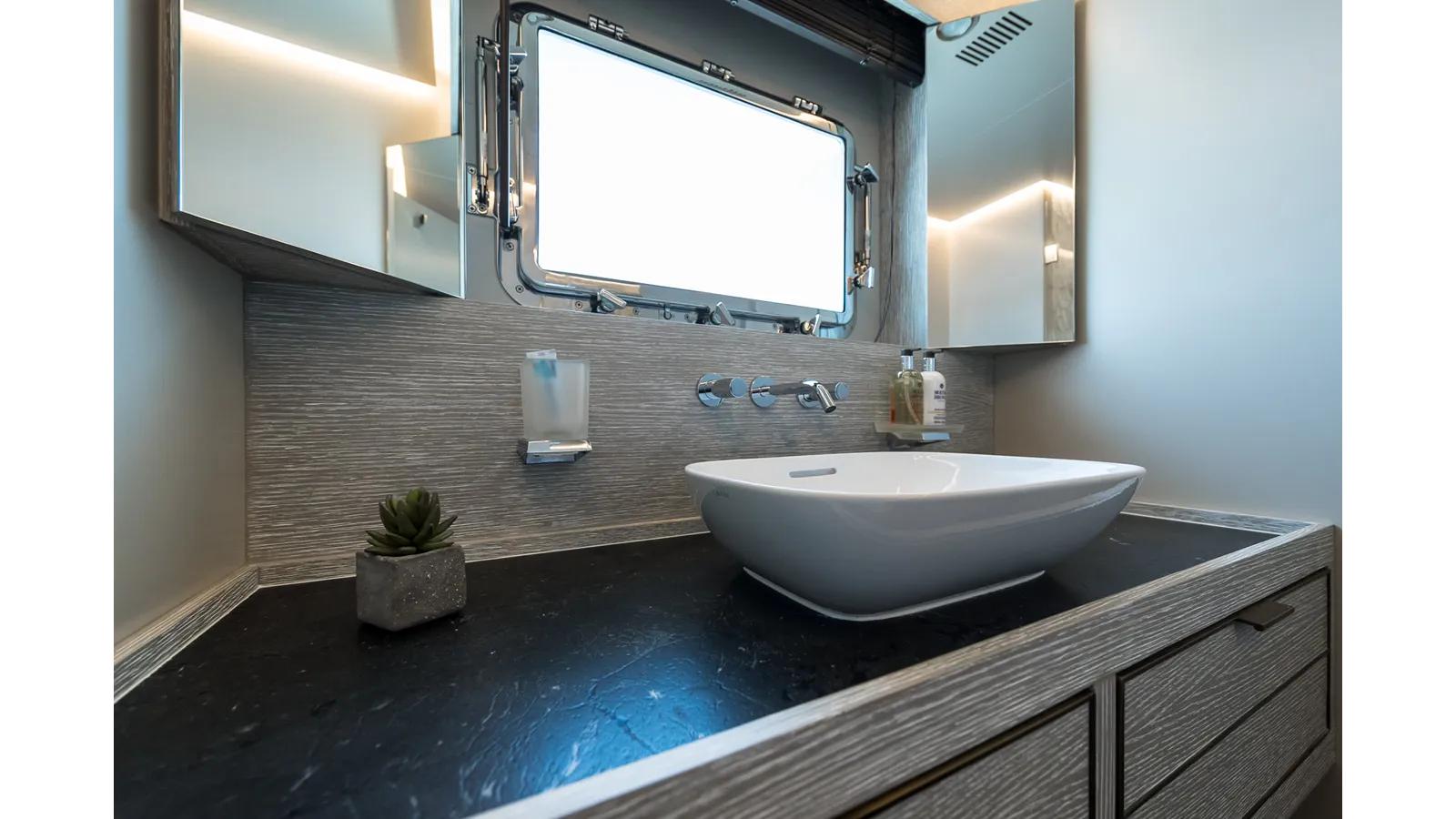 Купить NUMARINE 32XP - Numarine