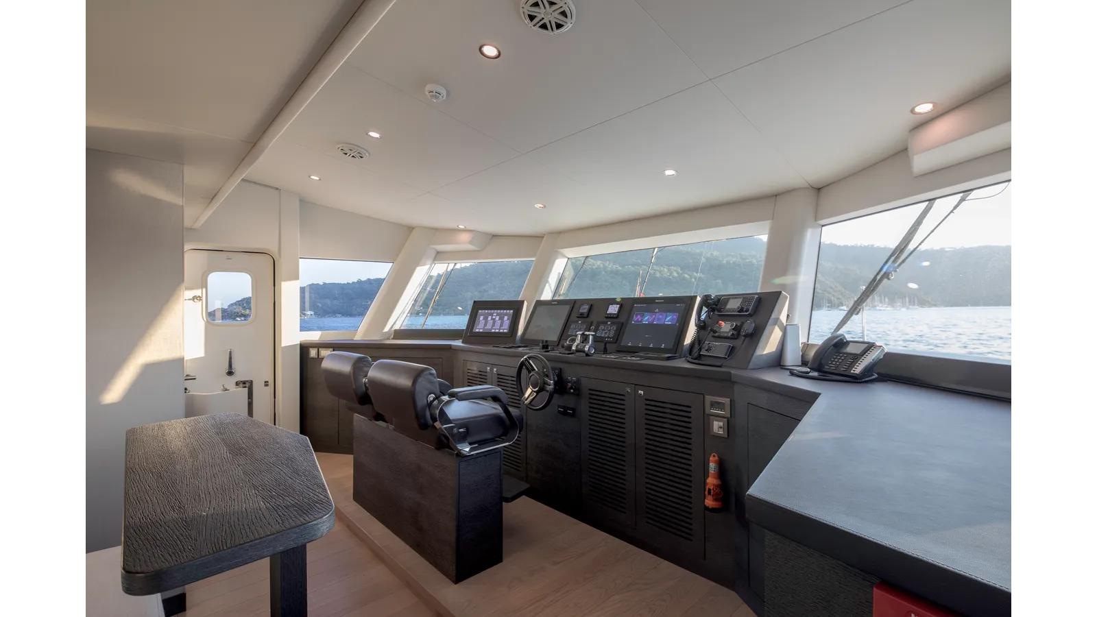 Купить яхту NUMARINE 32XP 2027 в Shestakov Yacht Sales