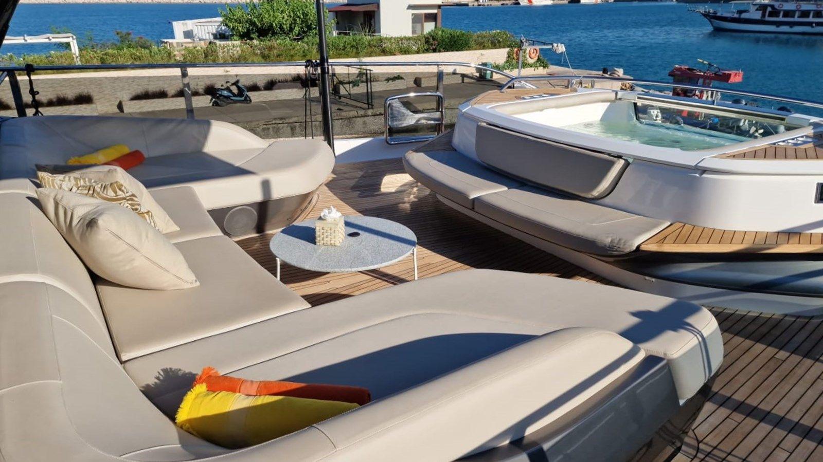 Buy a yacht Princess X95